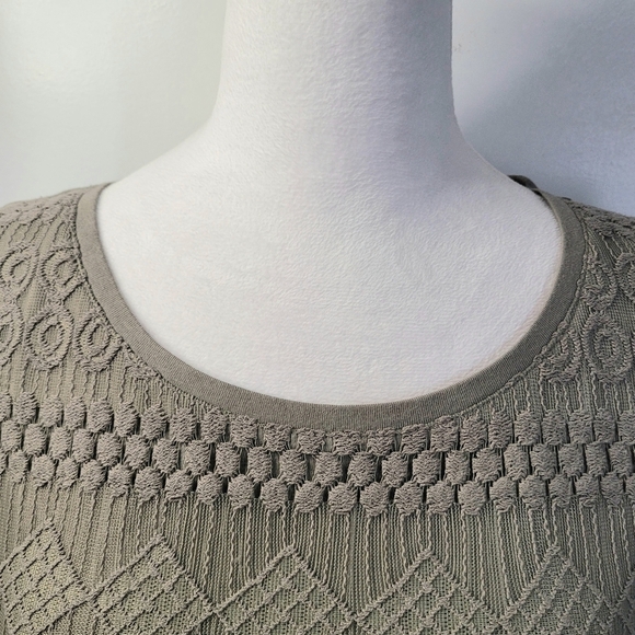 Chico Womens Sleeveless Tank-Top Size XL Olive Green w/ Stiching - Picture 2 of 12